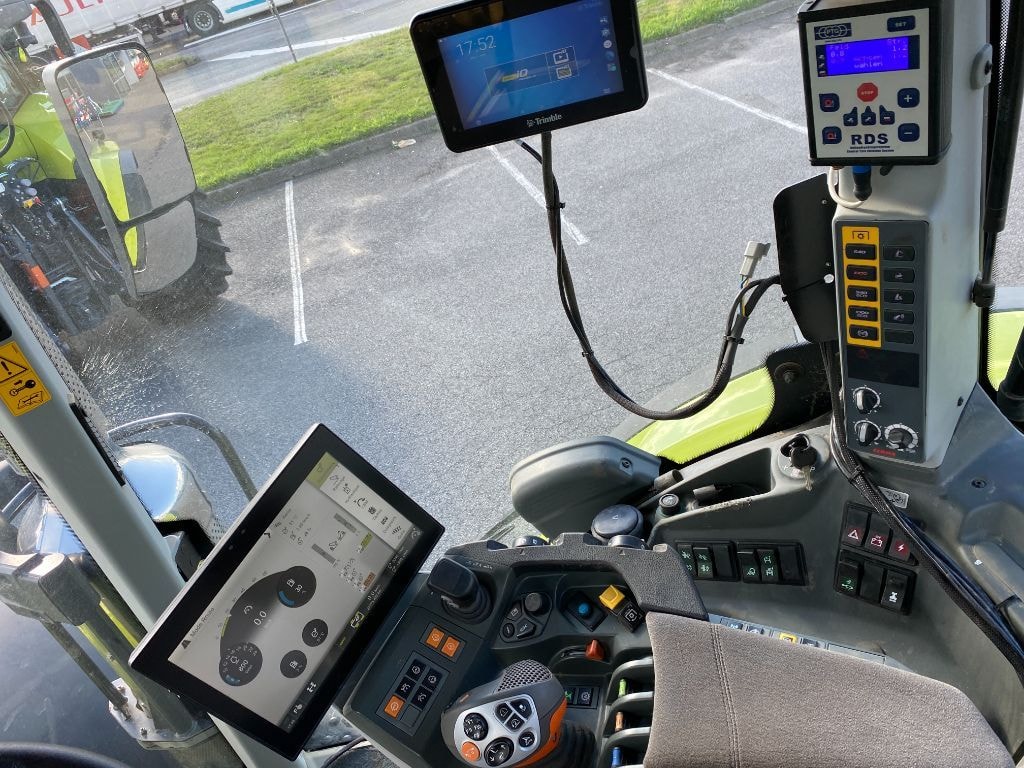 Tracteur CLAAS ARION 550 CMATIC - photo slide 12