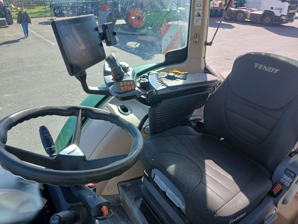 Tracteur FENDT 724 VARIO POWER - photo slide 8