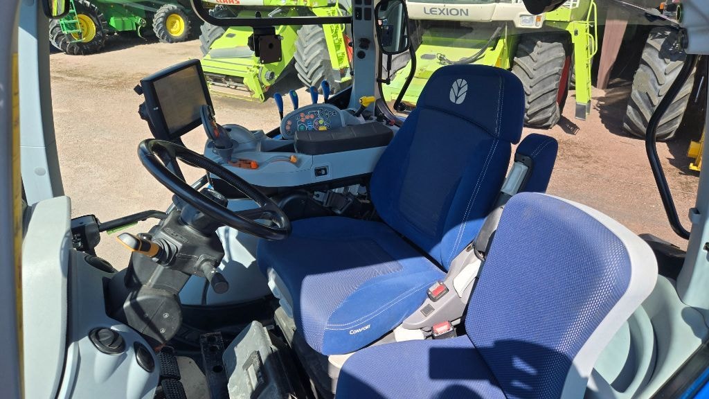 Tracteur NEW HOLLAND T6.145 AC - photo slide 3