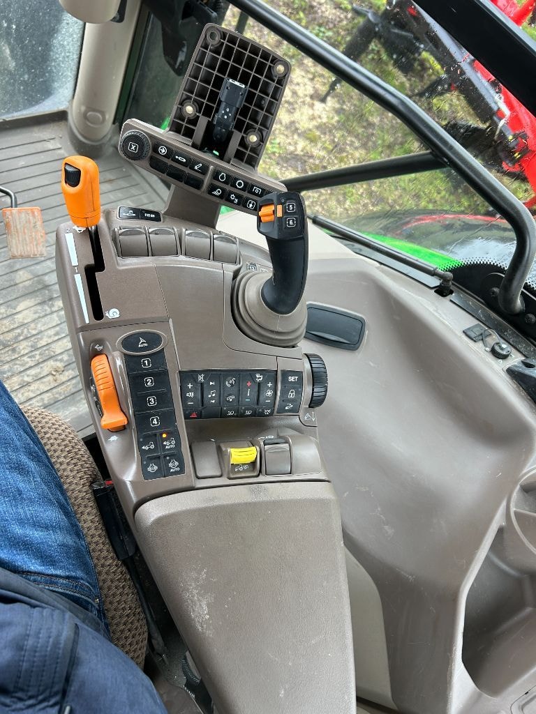 Tracteur JOHN DEERE 6R215 - photo slide 11