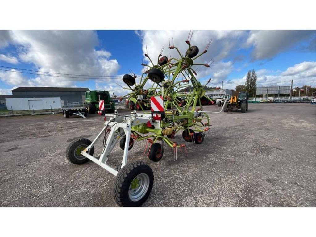 Faneuse CLAAS Volto 1300T - photo slide 4
