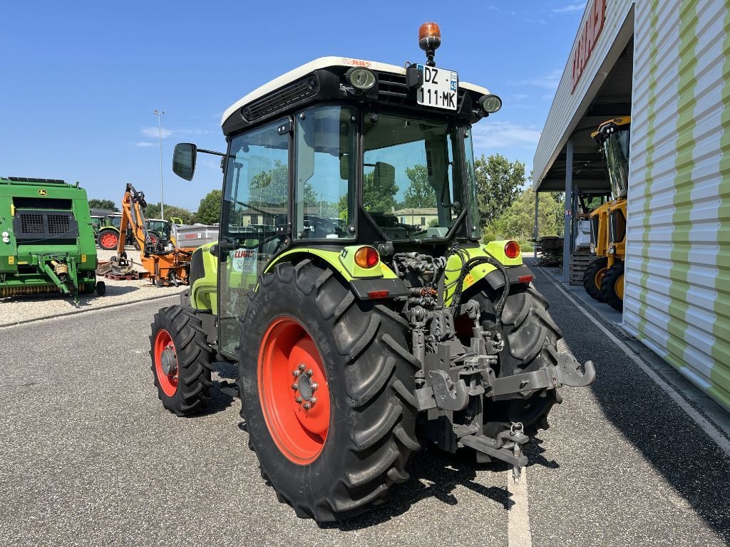 Tracteur fruitier CLAAS NEXOS 230 F  - photo slide 3