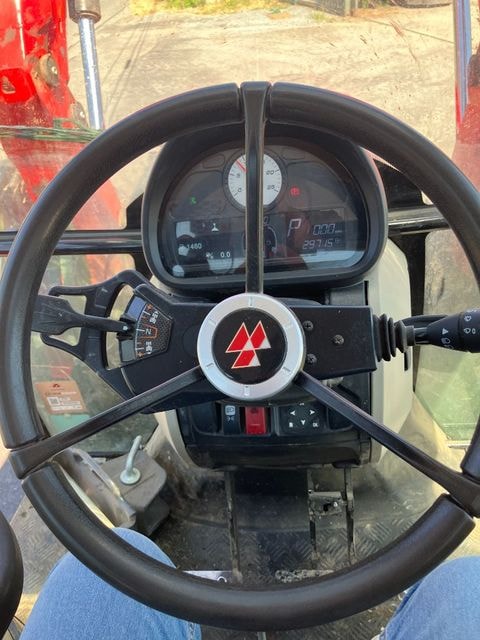 Tracteur chargeur MASSEY FERGUSON 5711M - photo slide 22