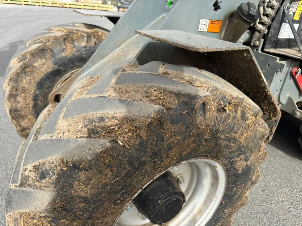 Valet de ferme GIANT G2700HD+ - photo slide 13
