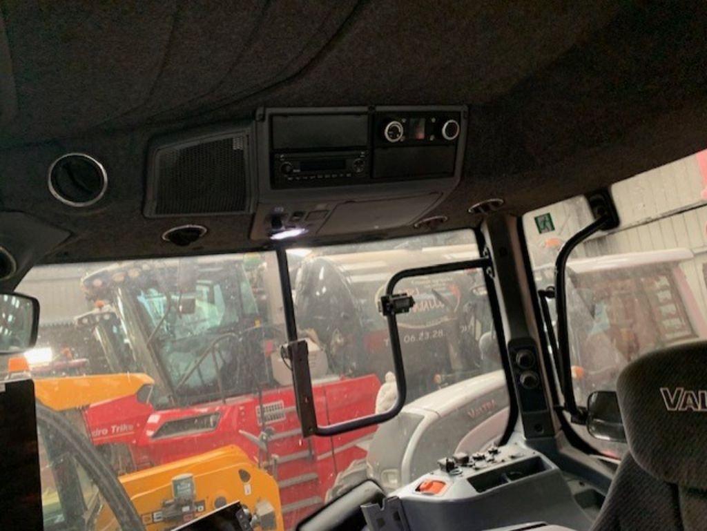 Tracteur VALTRA N175D - photo slide 8