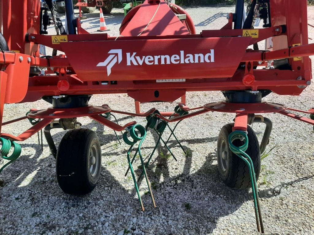 Faneuse KVERNELAND 8590 - photo slide 7