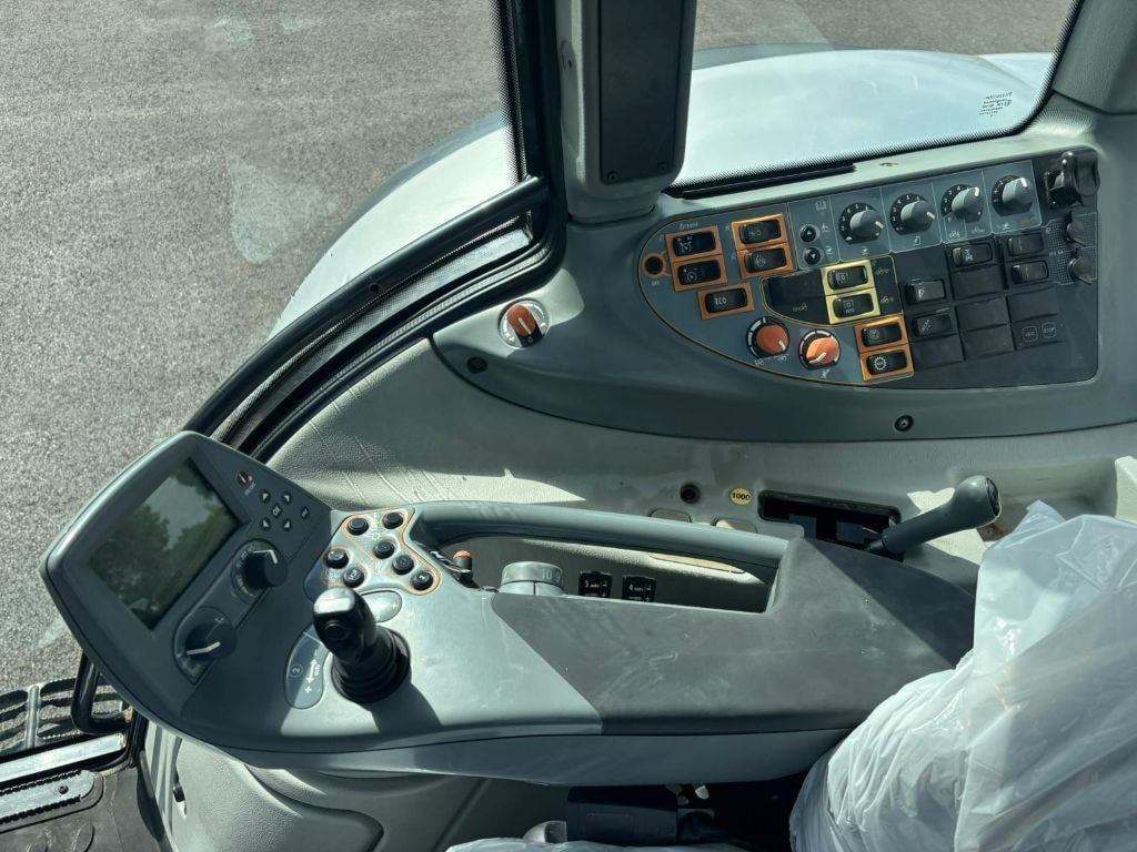 Tracteur chargeur VALTRA N122 DIRECT - photo slide 20