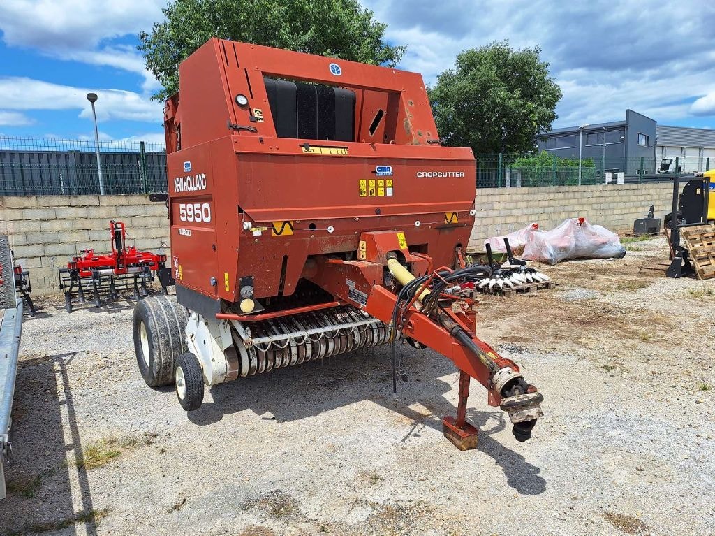 Presse balles rondes NEW HOLLAND 5950 - photo slide 1
