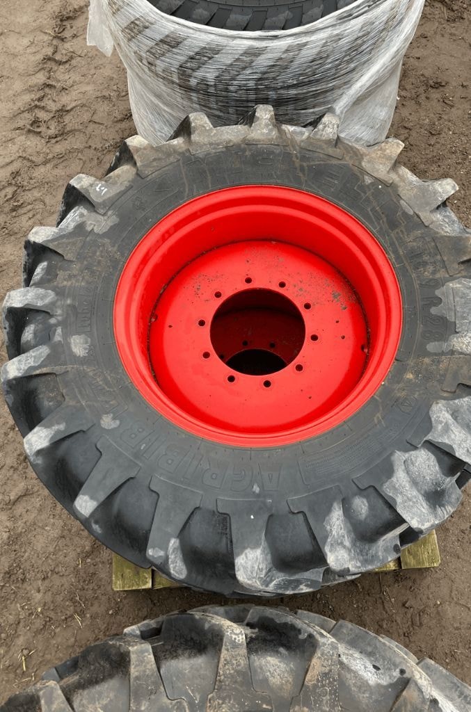 Pneumatique MICHELIN 420/80R46 Agribib + 16.9r28 agribib  - photo slide 1