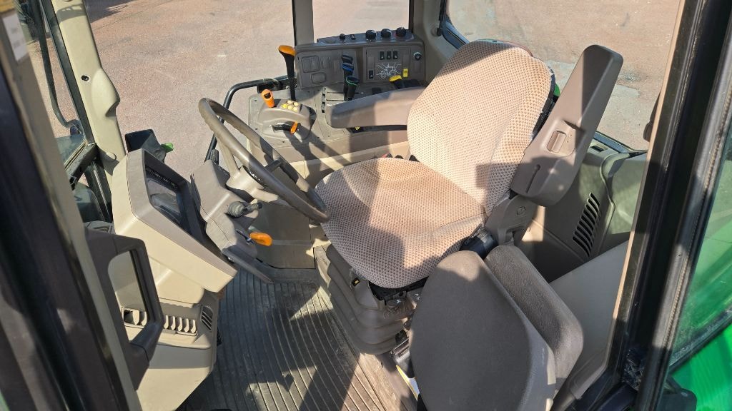 Tracteur JOHN DEERE 6135M - photo slide 7