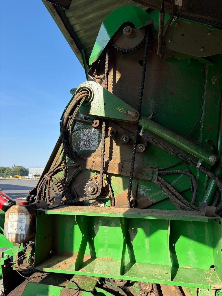 Presse balles rondes JOHN DEERE V461m - photo slide 3