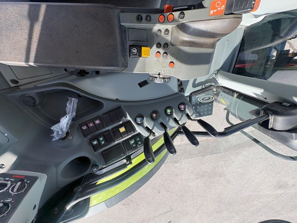 Tracteur CLAAS ARION 530 - photo slide 11