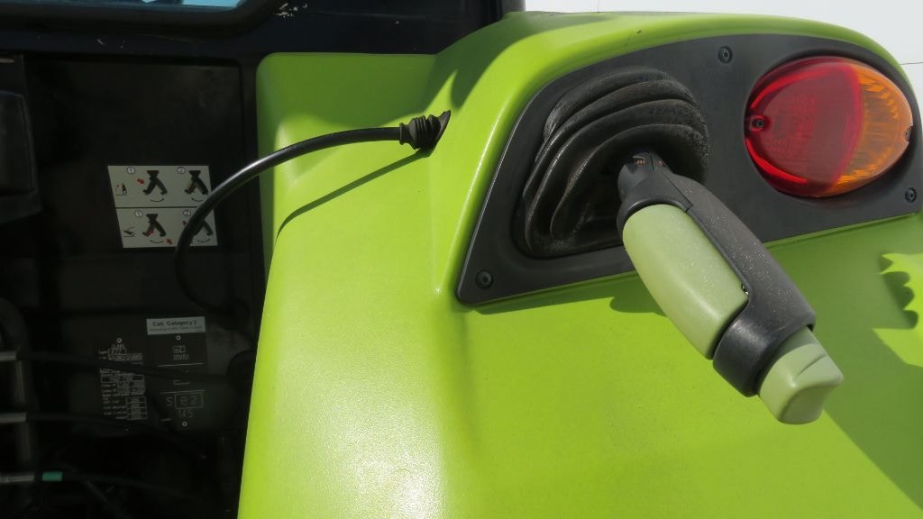 Tracteur chargeur CLAAS AXOS 320 CX  - photo slide 7
