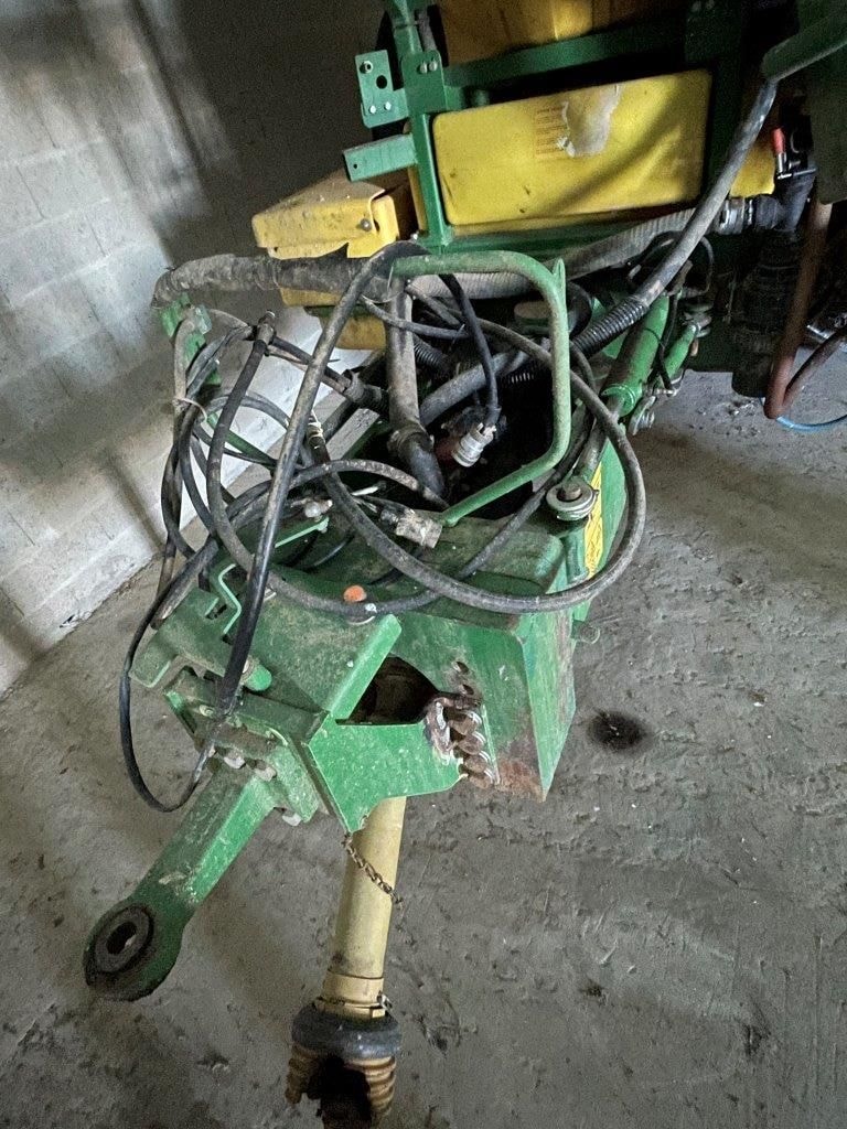 Pulverisateur JOHN DEERE 832 - photo slide 11