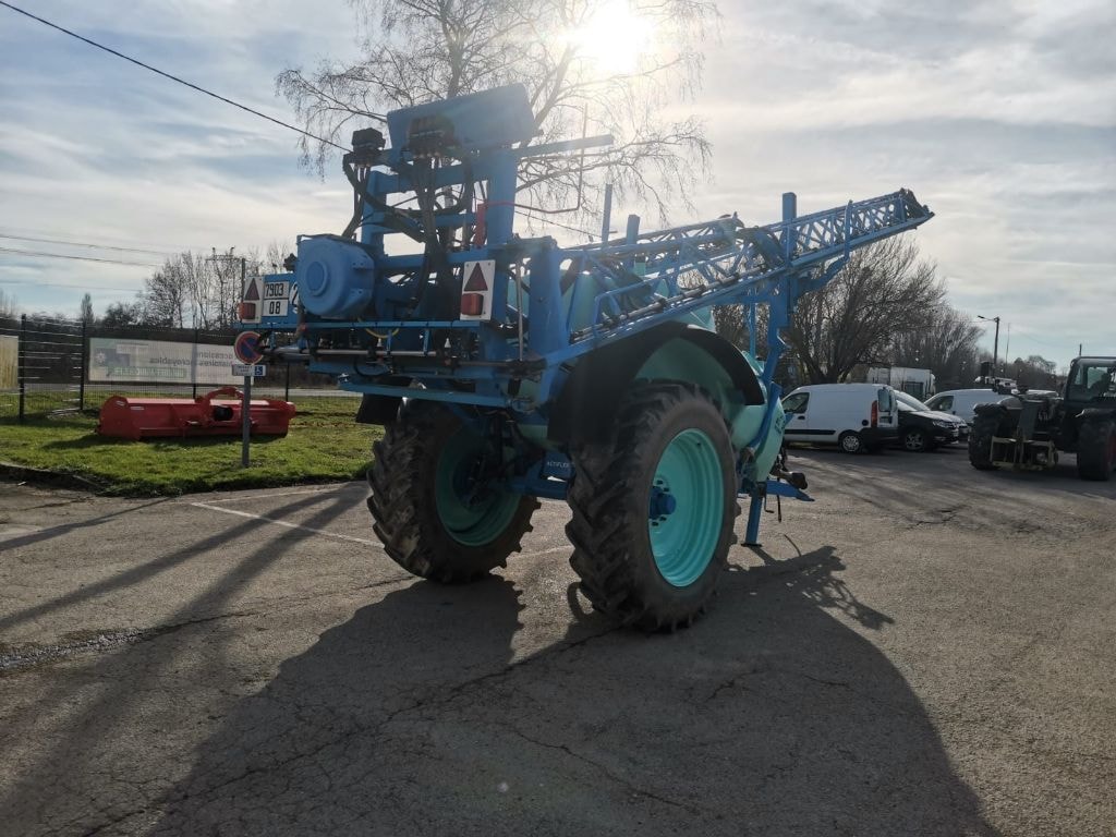 Pulverisateur BERTHOUD Tracker 32-34  - photo slide 7
