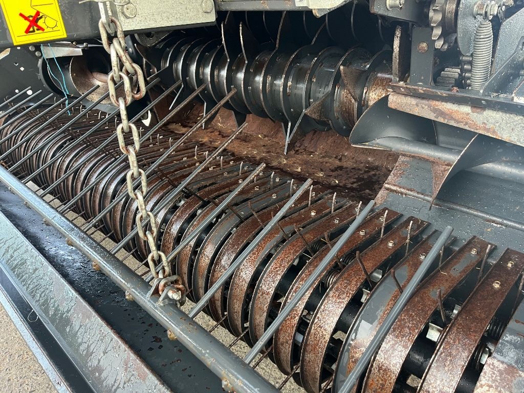 Presse balles rondes MASSEY FERGUSON RB 720 V - photo slide 14