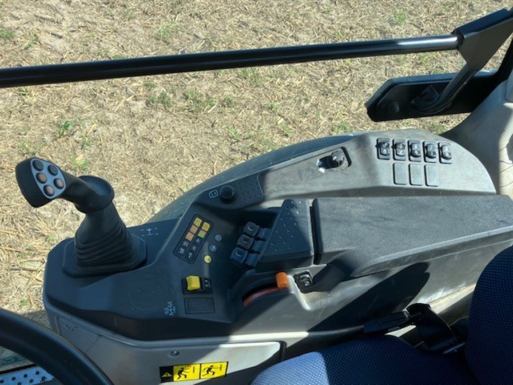 Tracteur etroit NEW HOLLAND T4.100 F - photo slide 6