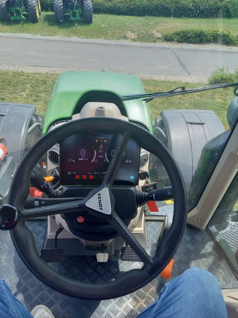 Tracteur FENDT 724 VARIO POWER + - photo slide 17