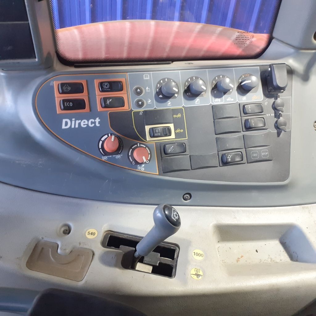 Tracteur VALTRA T163 - photo slide 11