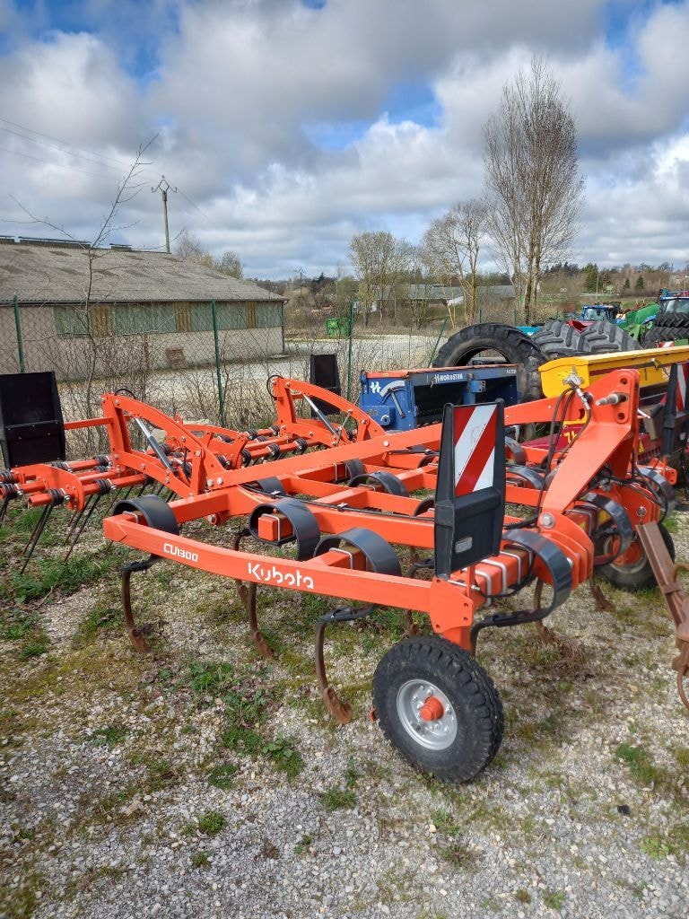 Dechaumeur KUBOTA CU 1300 - photo slide 1