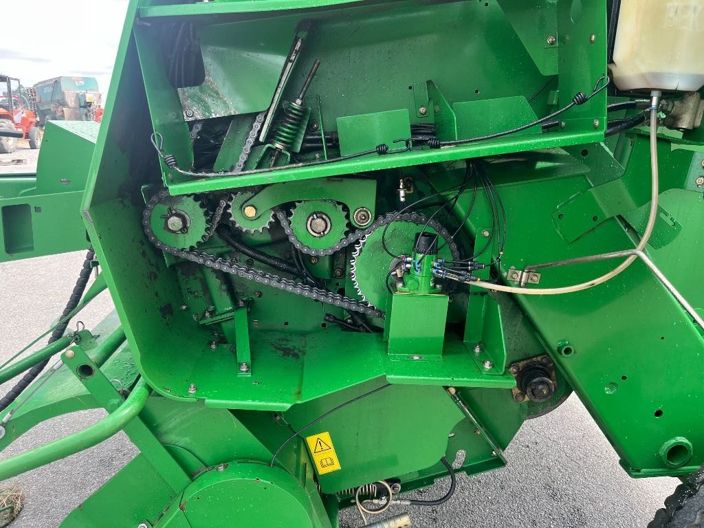 Presse balles rondes JOHN DEERE 582 - photo slide 19