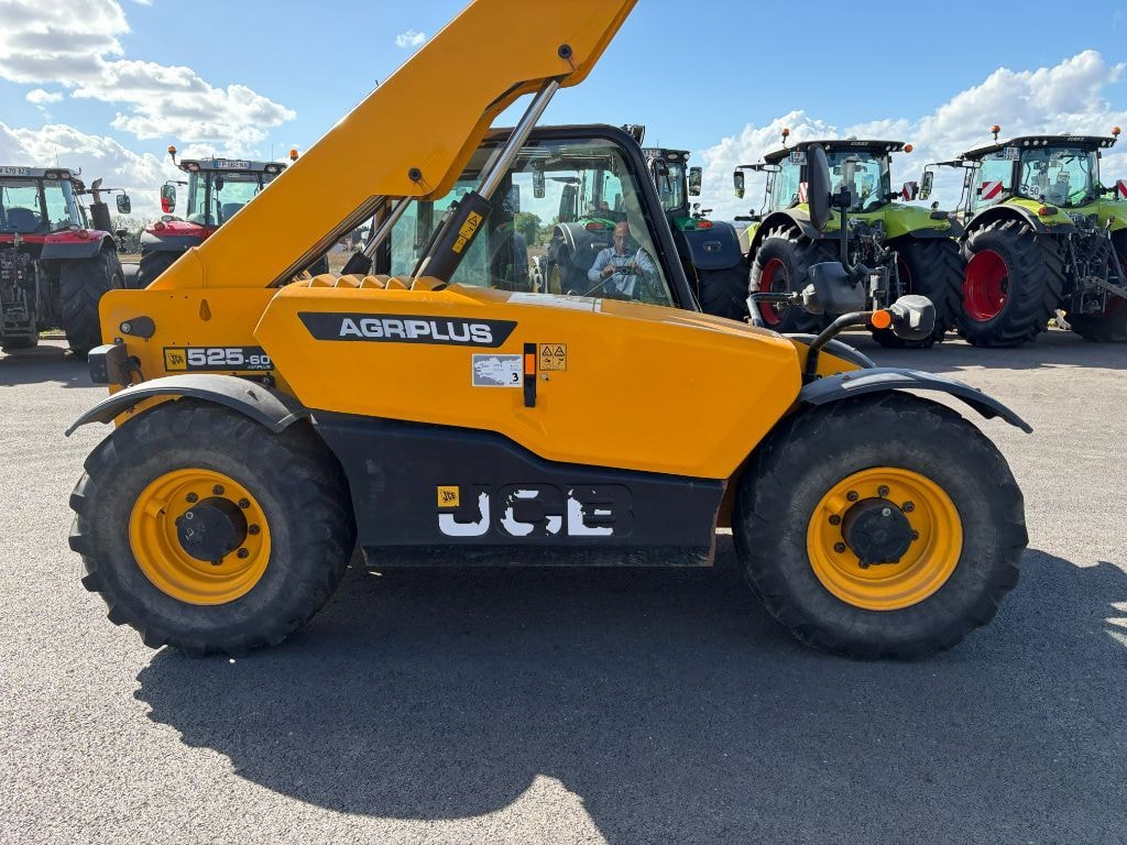 Telescopique JCB 525 60 AGRI + - photo slide 8