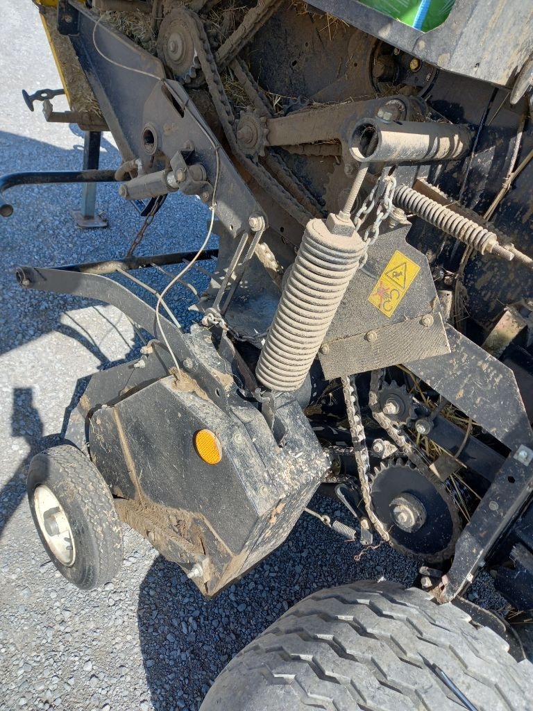 Presse balles rondes NEW HOLLAND BR 7060 - photo slide 13