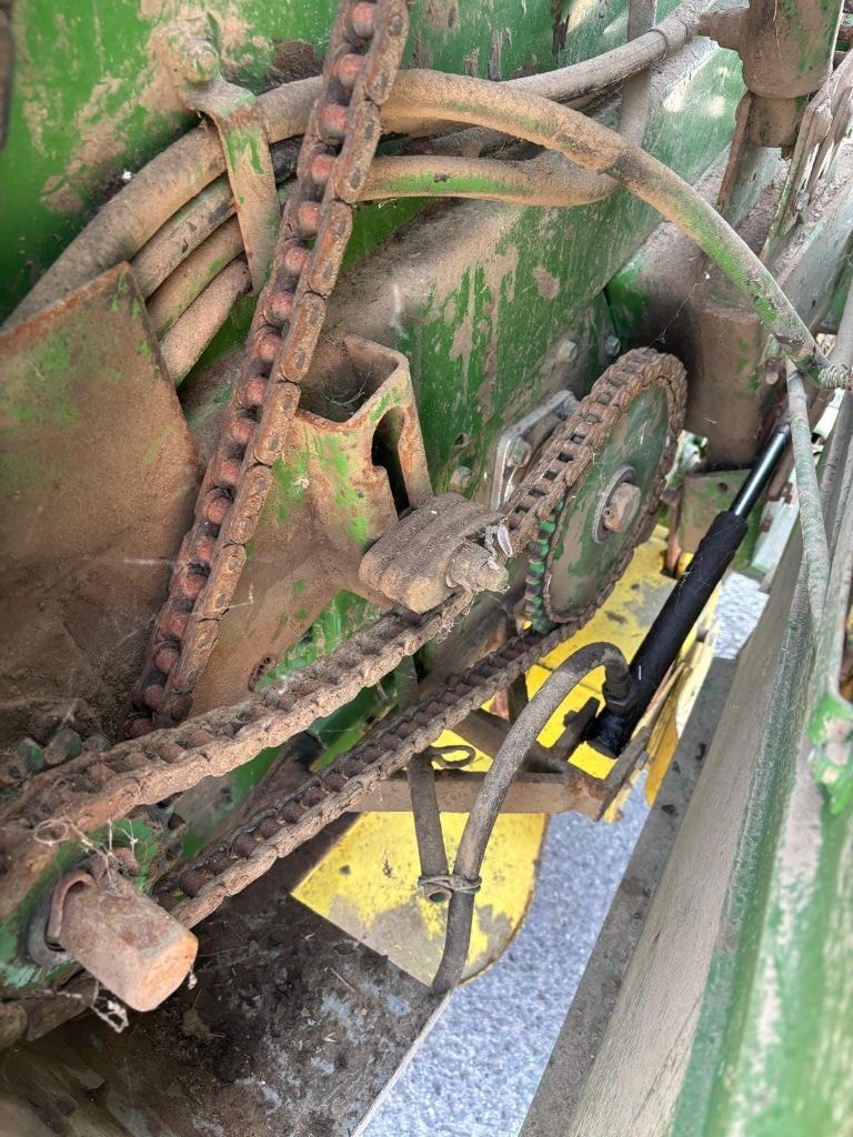 Presse balles rondes JOHN DEERE 550 - photo slide 29