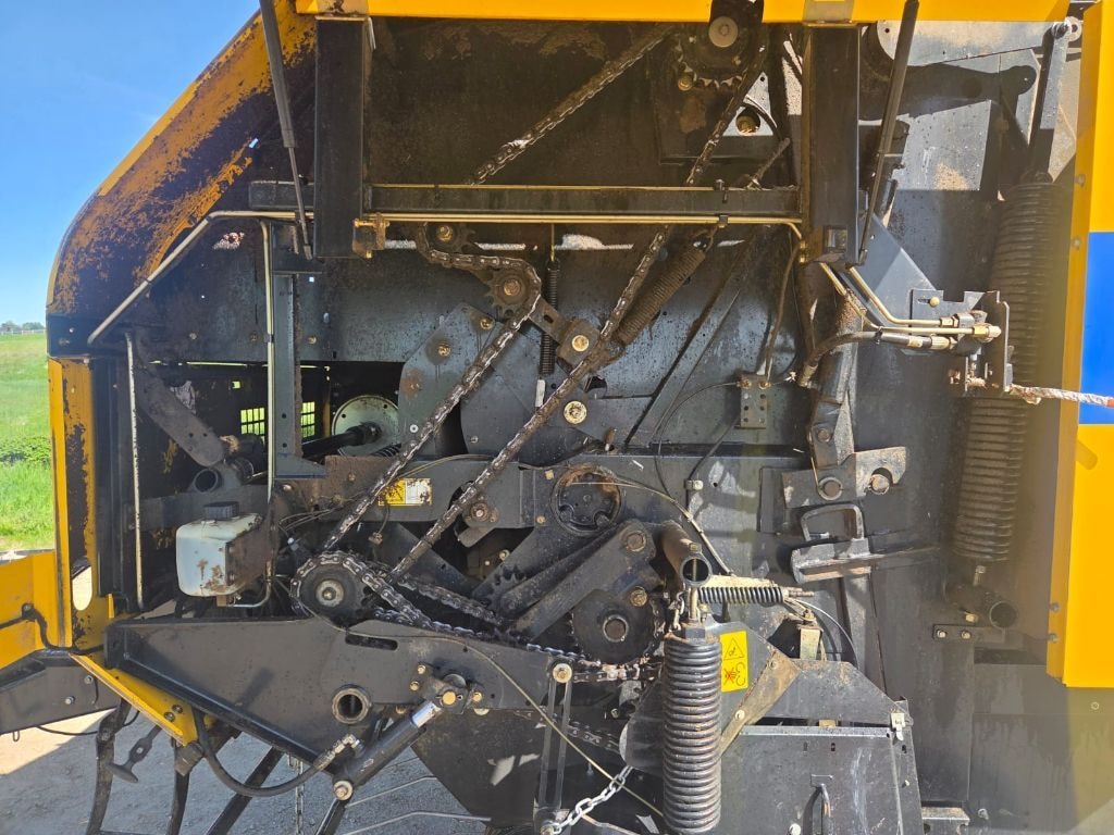 Presse balles rondes NEW HOLLAND BR7060 - photo slide 18