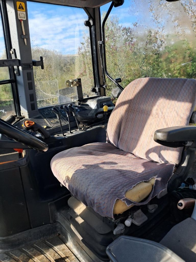 Tracteur NEW HOLLAND M135 - photo slide 7