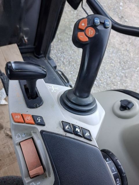 Tracteur MASSEY FERGUSON 5612 DYNA-4 ESSENTIAL - photo slide 22