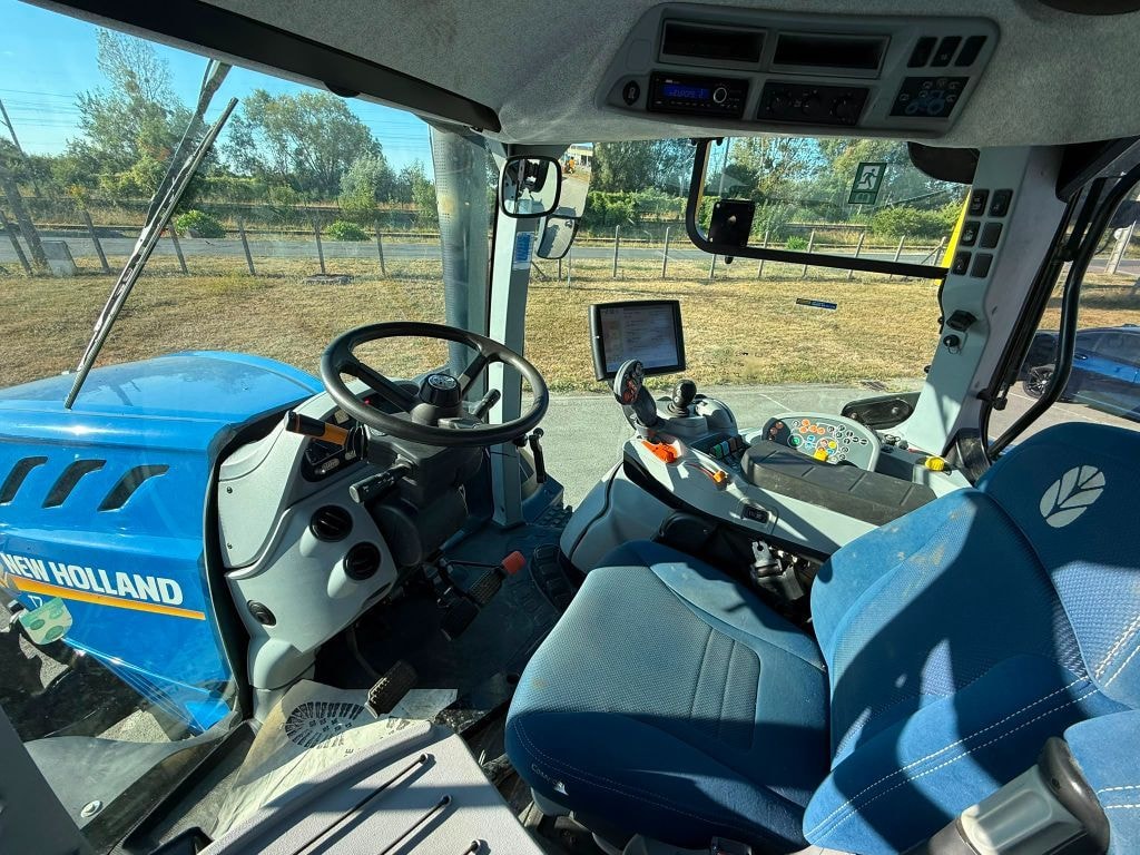 Tracteur NEW HOLLAND T7.275 HD - photo slide 9