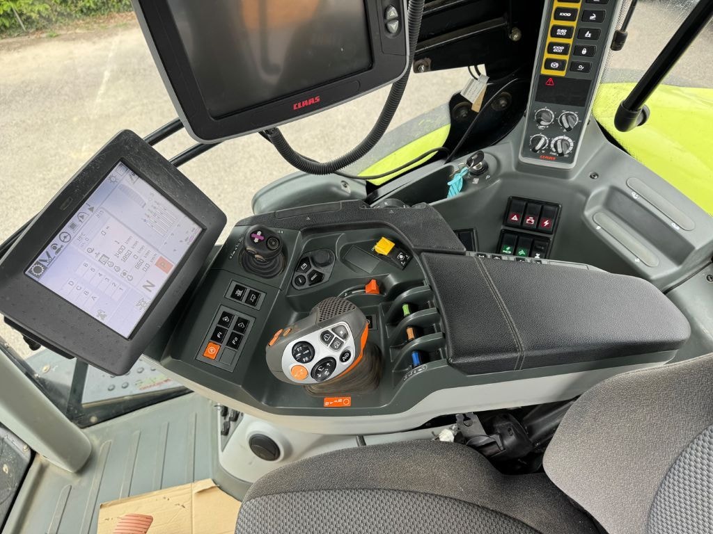 Tracteur CLAAS AXION 810 CEBIS - photo slide 24
