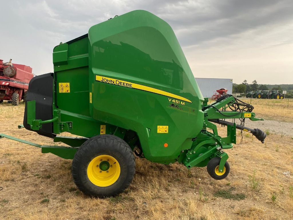 Presse balles rondes JOHN DEERE V451m  - photo slide 3