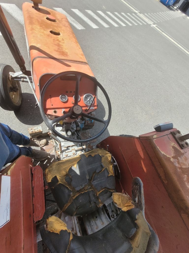 Tracteur MASSEY FERGUSON 245 - photo slide 9