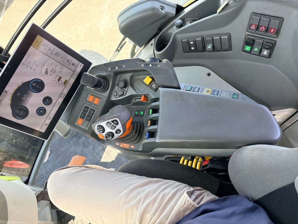 Tracteur CLAAS AXION 800 CMATIC - photo slide 18