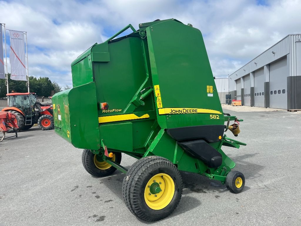 Presse balles rondes JOHN DEERE 582 - photo slide 6