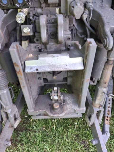 Tracteur VALTRA T215 - photo slide 21