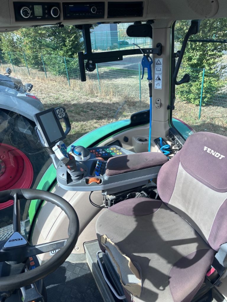 Tracteur FENDT 720 - photo slide 9