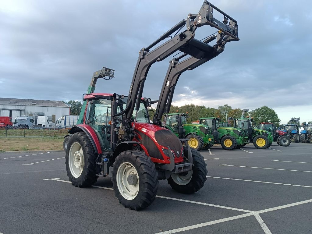 Tracteur chargeur VALTRA A134 H - photo slide 8