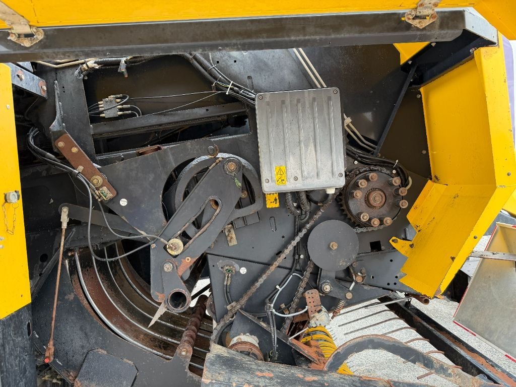 Presse haute densite NEW HOLLAND Bb 930 - photo slide 14