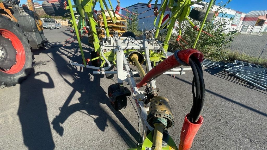 Faneuse CLAAS VOLTO 900 T - photo slide 14