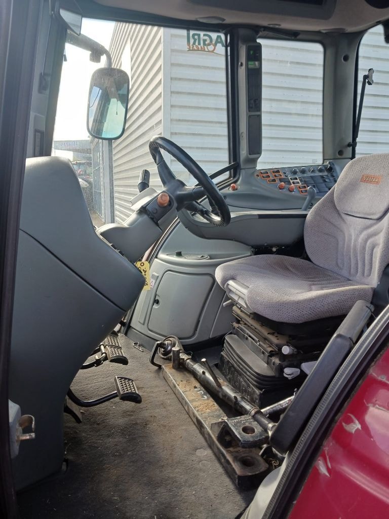 Tracteur VALTRA T152D - photo slide 8
