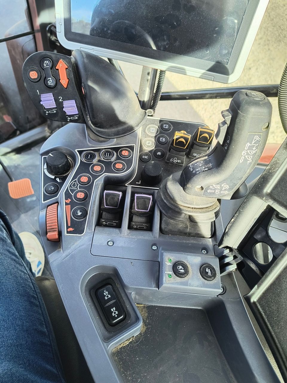 Tracteur KUBOTA M7 173 premium - photo slide 19
