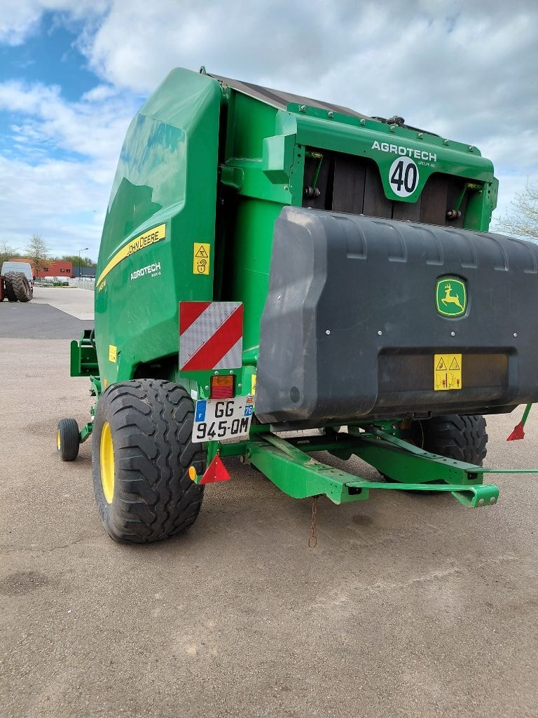 Presse balles rondes JOHN DEERE V 451 M - photo slide 8