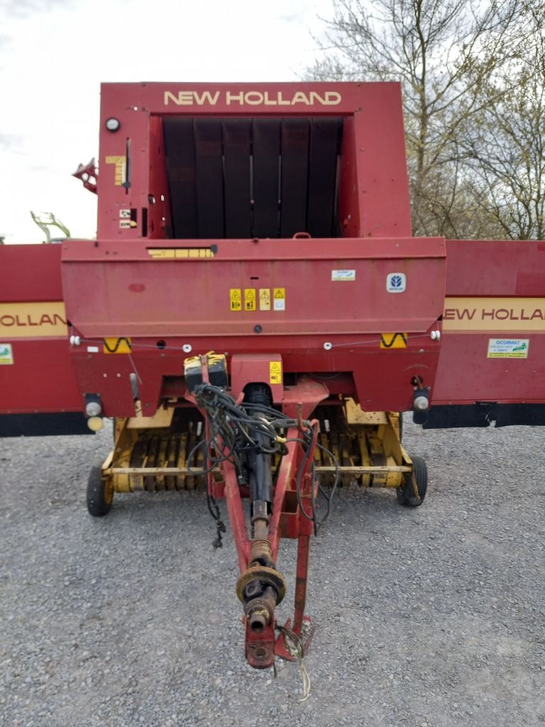 Presse balles rondes NEW HOLLAND 650 - photo slide 1