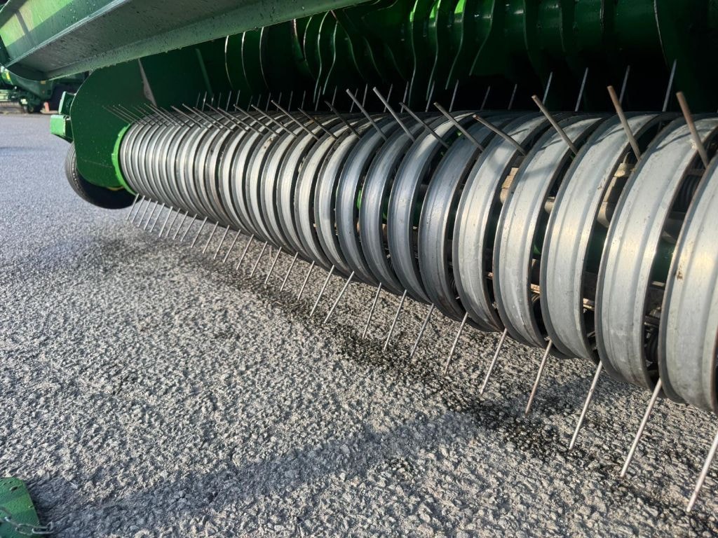 Presse balles rondes JOHN DEERE V451M - photo slide 8