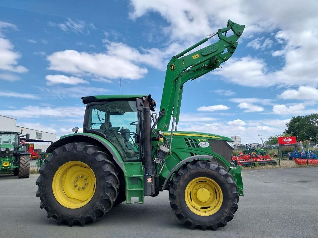 Tracteur chargeur JOHN DEERE 6140R - photo slide 5