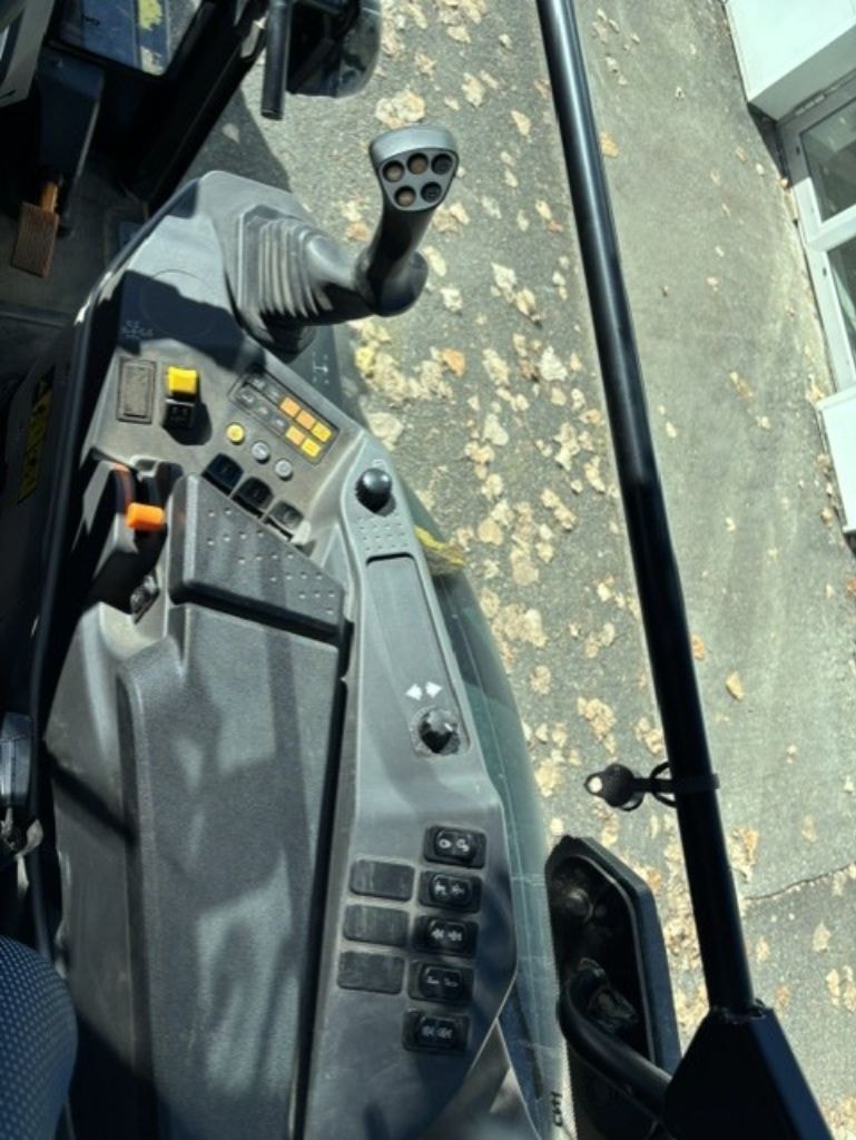 Tracteur etroit NEW HOLLAND T4.100 F - photo slide 6