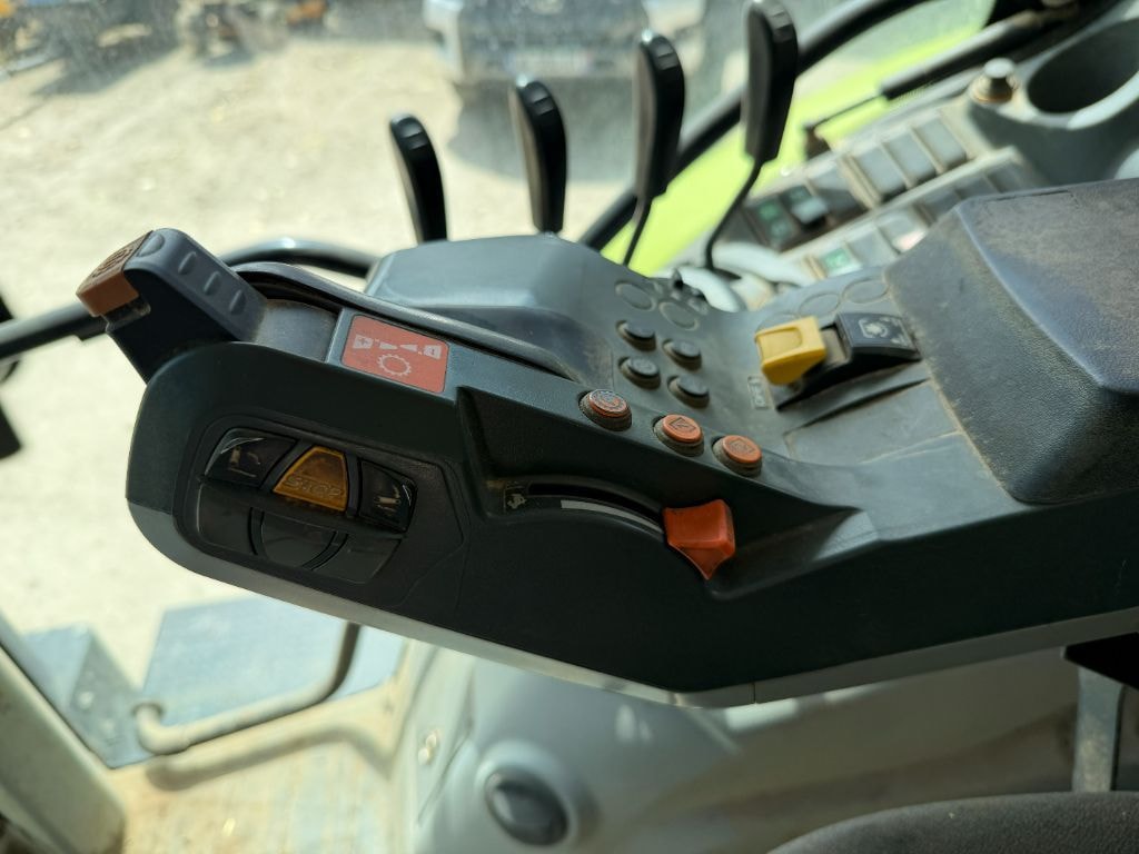 Tracteur CLAAS ARION 620 - photo slide 19